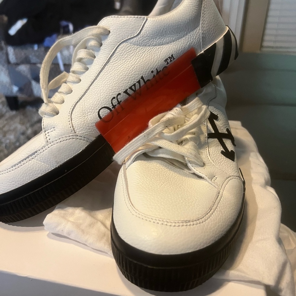 Off-white - Picture 4 of 6